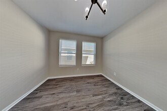 Building Photo - 16758 N Rail Dr