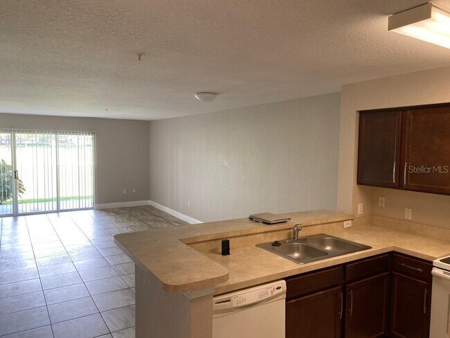 Building Photo - 13953 Fairway Island Dr