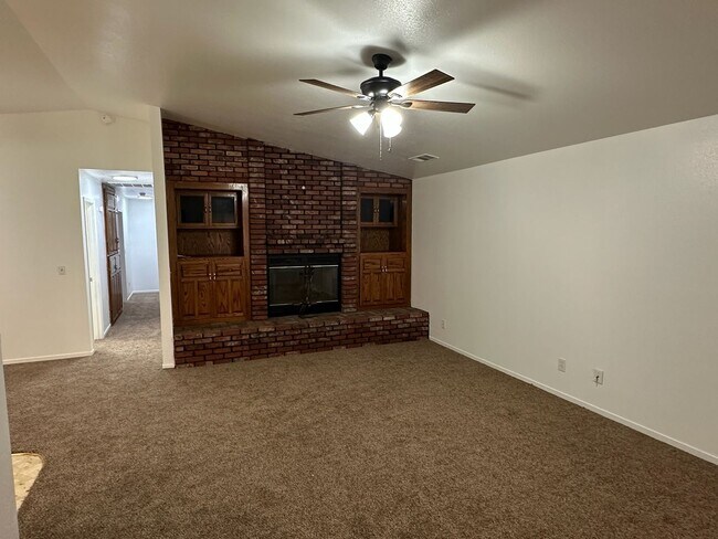 Building Photo - 555 North Ct