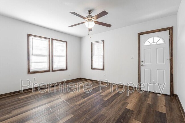 Foto del edificio - 2419 S Vermont Ave