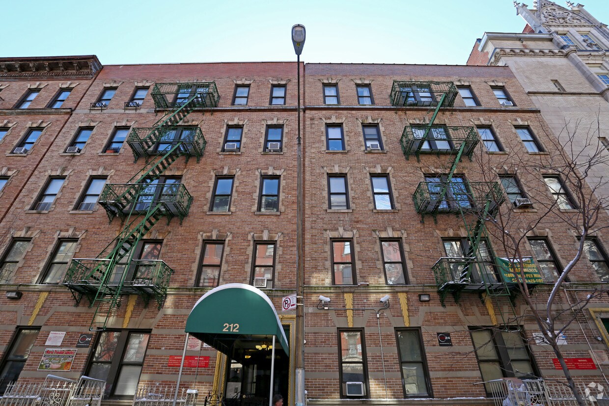 Building Photo - 212 W 109th