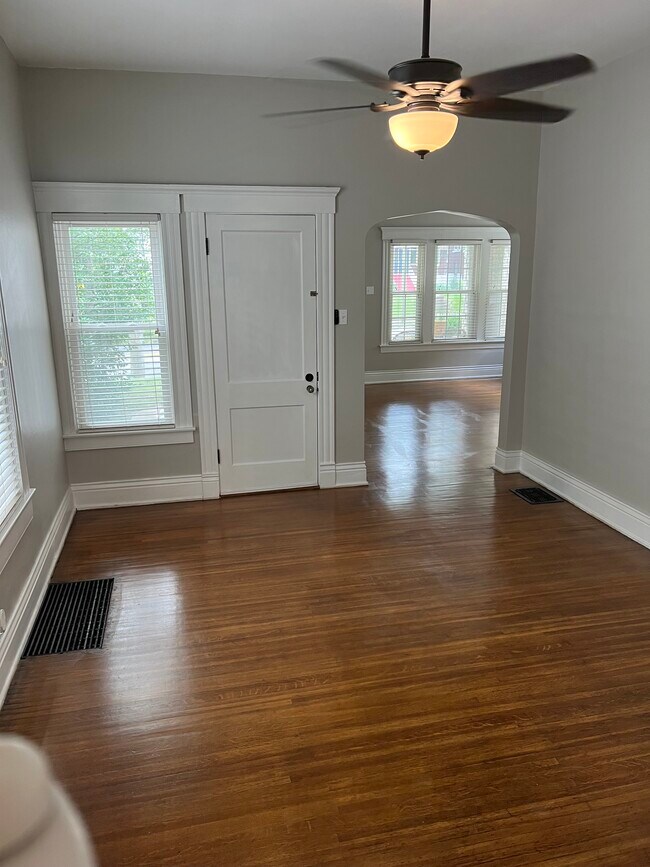 Foto del edificio - 1635 Eastern Pky