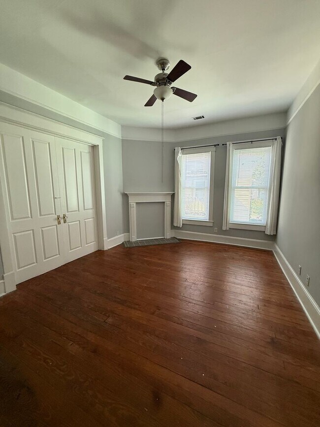 Building Photo - Charming 2-Bedroom Downtown Savannah Home