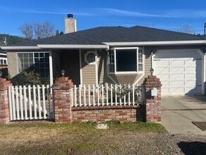 Building Photo - 1057 6th Ave