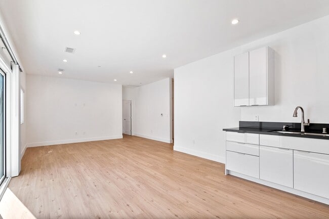 Building Photo - Brand New Modern & Chichose for Lease | Stylish Living with Premium Features