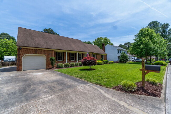 Building Photo - 658 Wickwood Dr