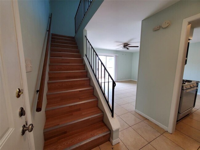 Building Photo - 2208 Mission Hill Dr
