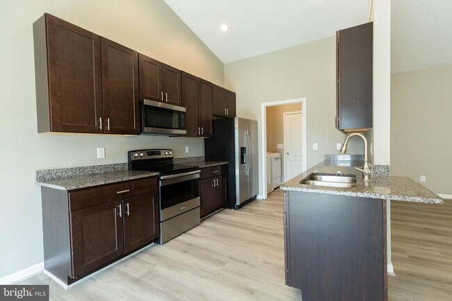 Foto del edificio - 438 Ives St