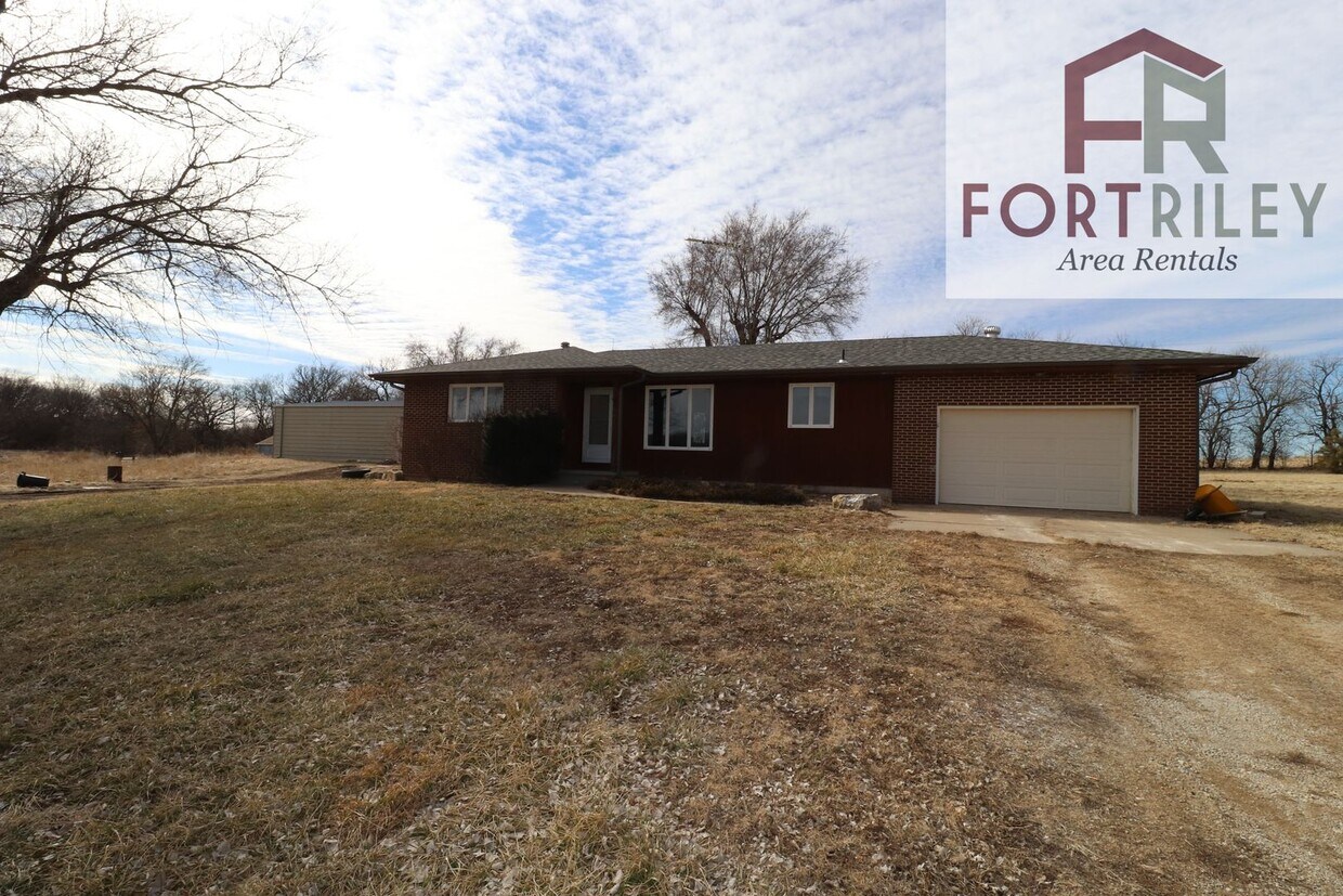 Primary Photo - 1554-3325 3325 Ave