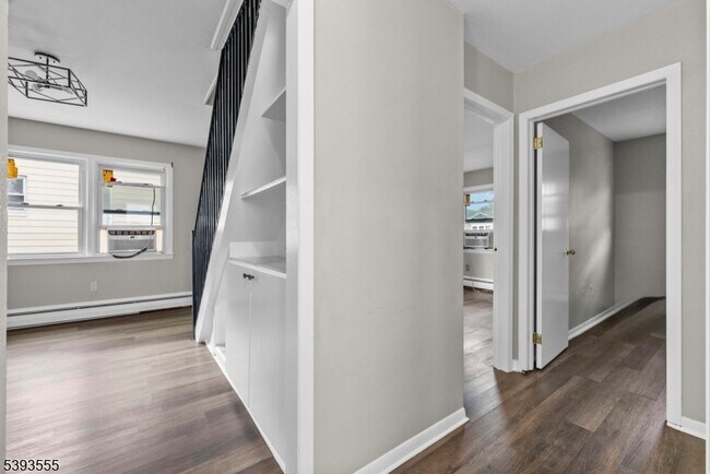 Foto del edificio - 14 Brookwood Dr