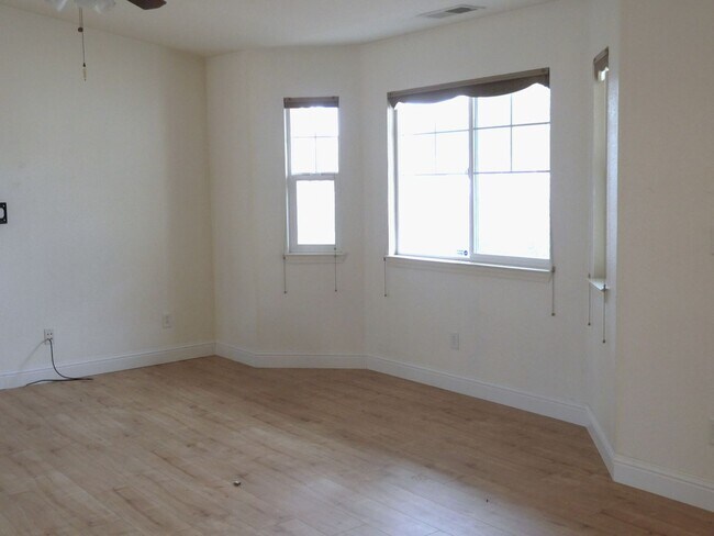 Foto del edificio - Large Home on large lot in Dayton Nevada