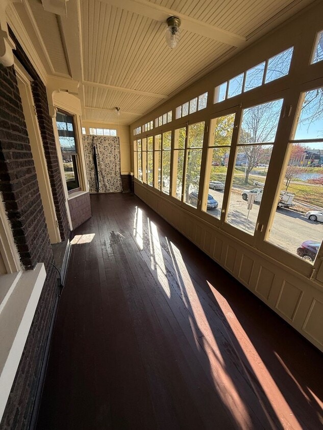 Primary Photo - 2252 S 7th St