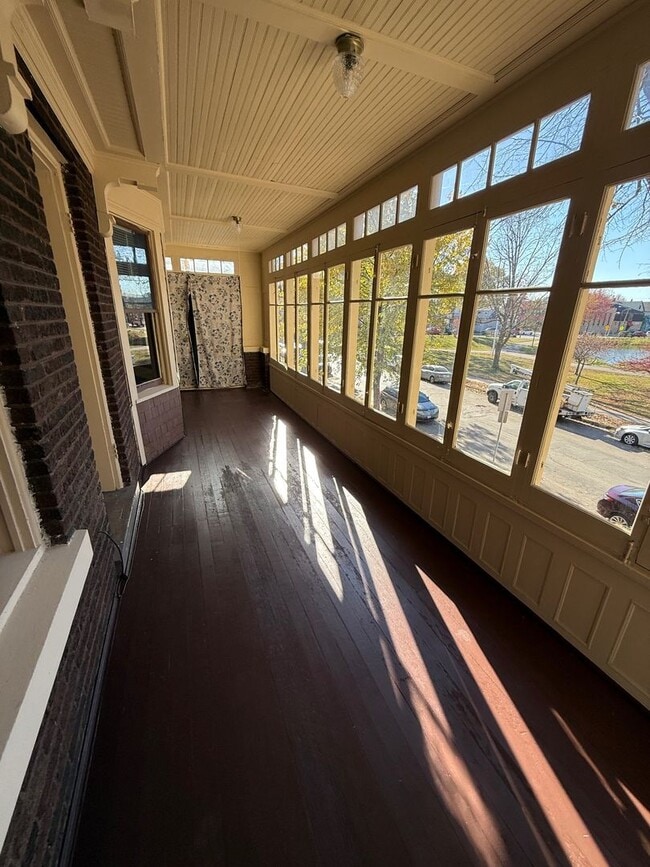 Building Photo - 2252 S 7th St