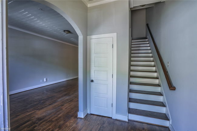 Building Photo - 3 br, 3.5 bath Townhome - 1342 Essex Manor...
