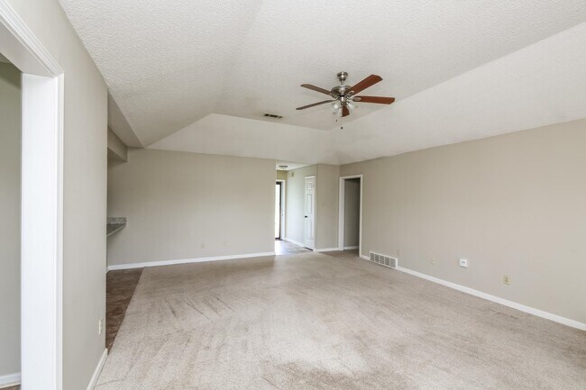 Building Photo - 2432 Country Trail Dr
