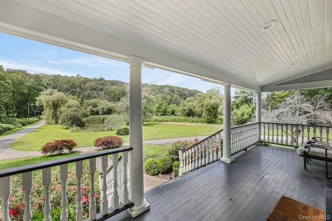 Building Photo - 777 Armonk Rd