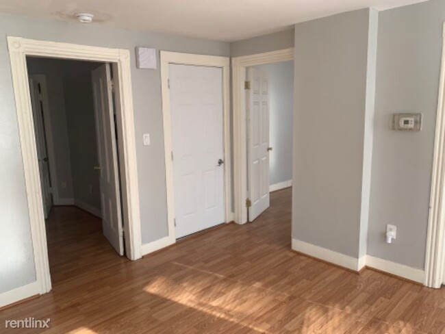 Building Photo - 3 br, 1 bath Apartment - 24 Mechanic St