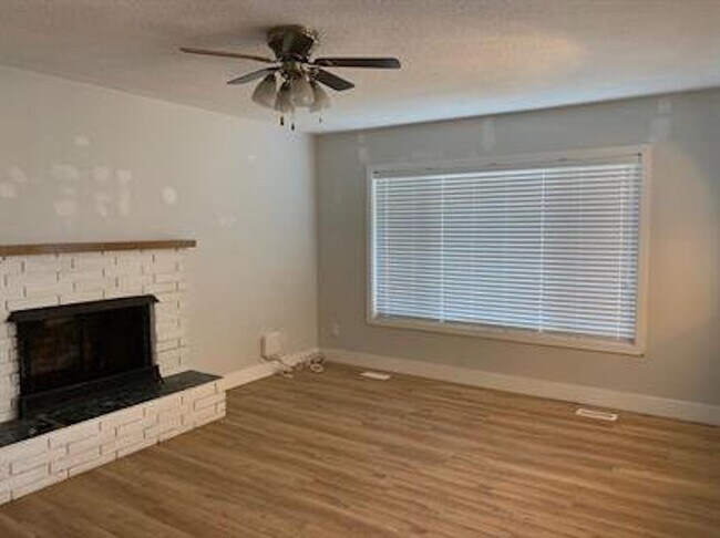 Photo du bâtiment - 32306 Diamond Ave