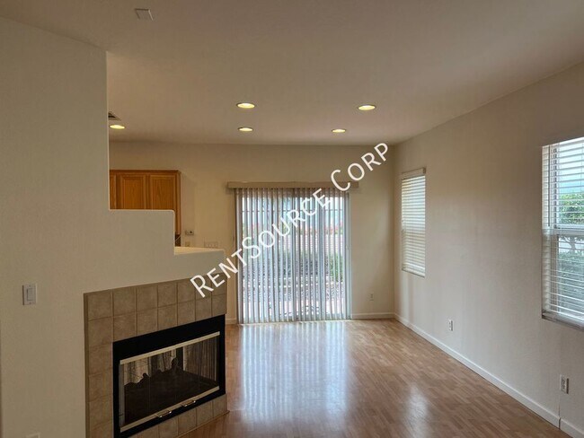 Building Photo - 4 Bedroom Plus Loft For Rent in Santa Clar...