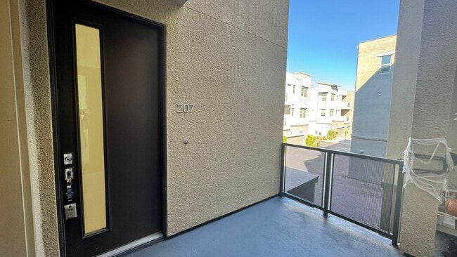 Building Photo - Executive Living @ Summerlin