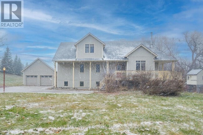 Building Photo - 2824-2825 5th Line