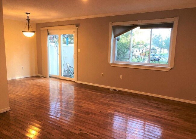 Foto del edificio - 166 Thoreau Dr