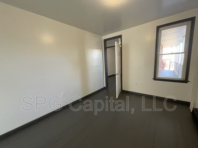 Building Photo - 659 W Philadelphia St