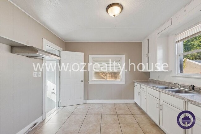 Building Photo - 1005 Elysian Ave