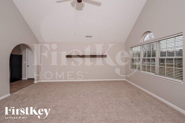 Building Photo - 400 Crooked Creek Ln