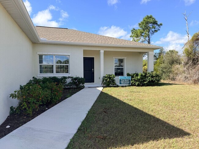 Foto del edificio - 3 bedrooms and 2 baths! FRESHLY RENOVATED!