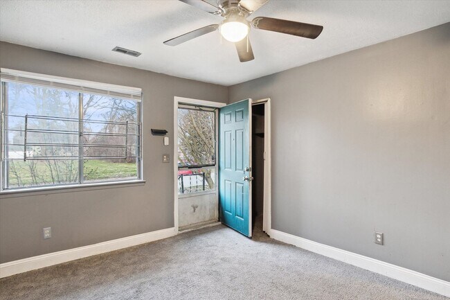 Foto del edificio - $1,300 - 3 bedroom 1 bath