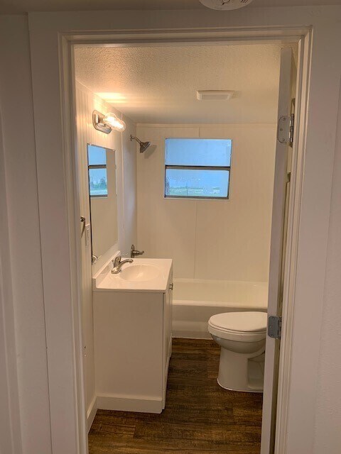 Building Photo - Cute remodeled home close to Lake Texoma!!
