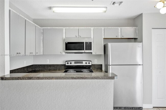 Building Photo - 5441 SW 41st St