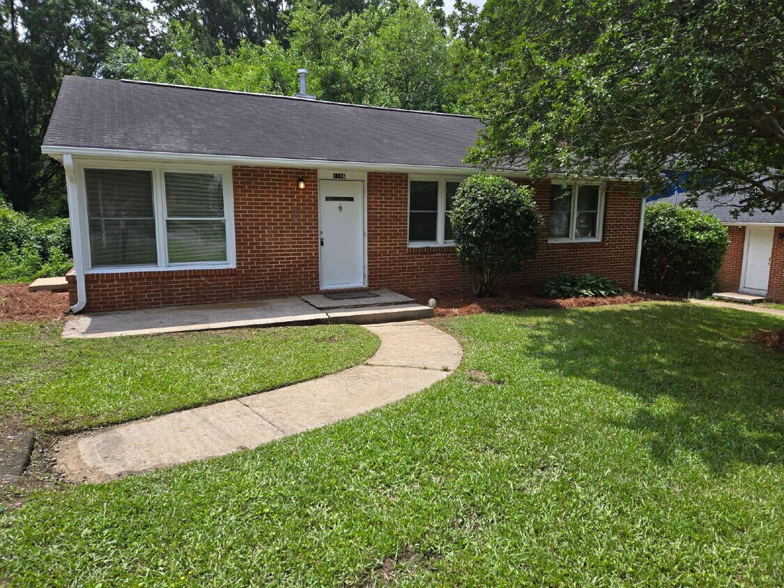 Foto principal - Newly Renovated Ranch Home
