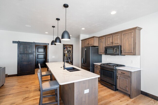 Building Photo - Luxurious 2-Bedroom Home in Sioux Falls