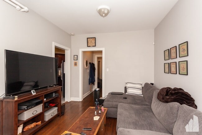 Foto del edificio - 3511 N Damen Ave
