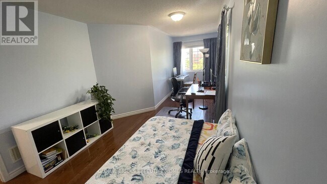 Photo du bâtiment - 5255 Palmetto Pl
