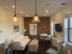 Building Photo - 454 Hanover St
