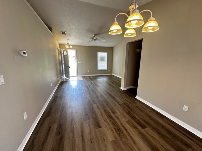 Building Photo - 9 Cedar Cir