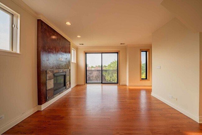 Foto del edificio - 3123 W Washington Blvd