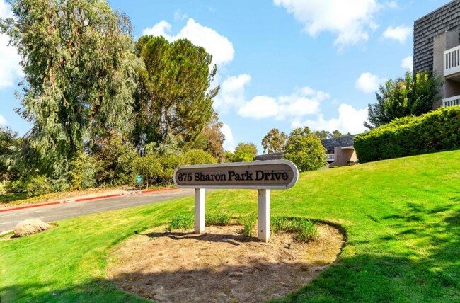 Foto del edificio - 675 Sharon Park Dr