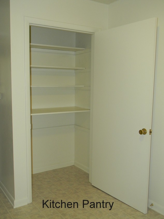 Building Photo - 1518 Sylvan Ln