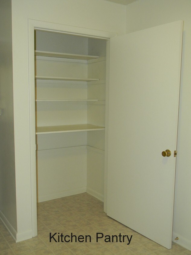 Building Photo - 1520 Sylvan Ln