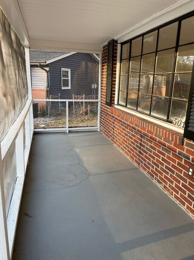 Foto del edificio - Adorable 3 Bedroom Off United Street