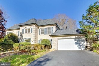 Building Photo - 4001 N Ridgeview Rd