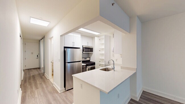 Interior Photo - 10 Hanover Square