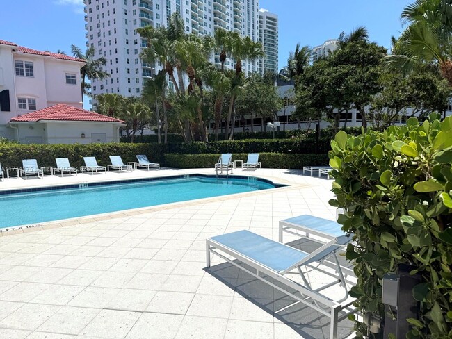 Foto del edificio - 3145 NE 184th St