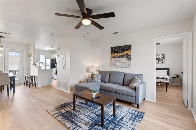 Foto del edificio - 5810 Redstone Dr