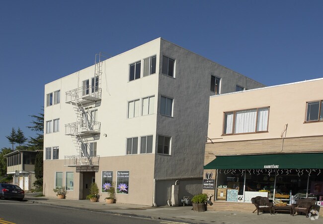 Building Photo - 367-371 Colusa Ave