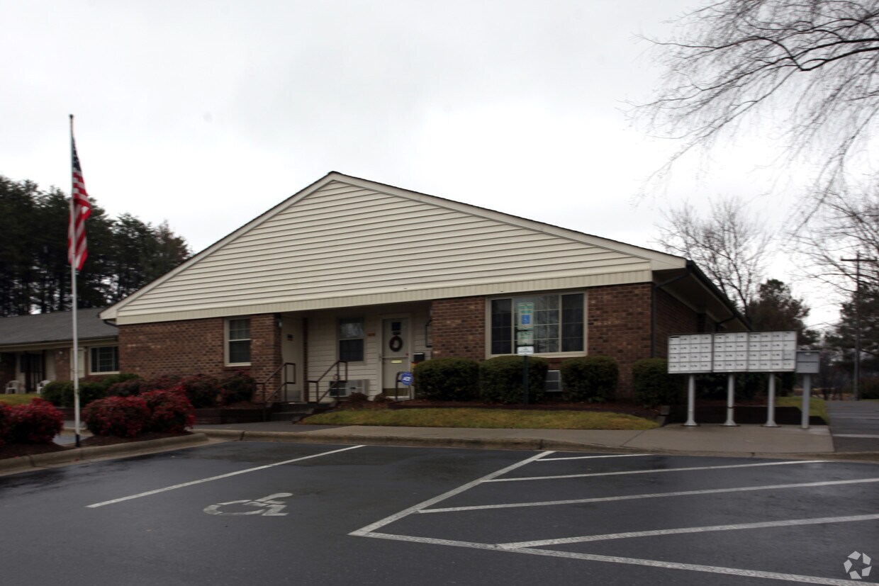 Building Photo - The Carolina Apartments